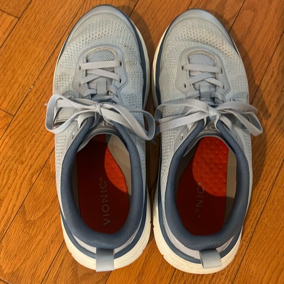 Vionic 10.5 sneaker - Picture 2 of 3